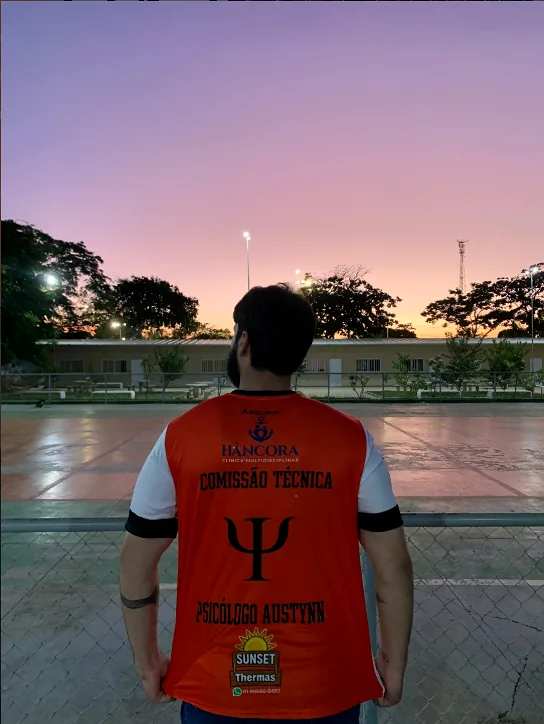 Austynn Davidis em quadra como integrante de comissão técnica